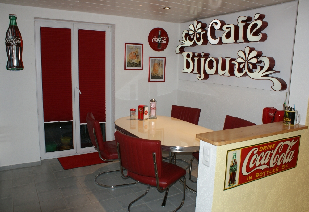 Kundengallery Bel Air Diner Möbel Cafe Bijou Neon