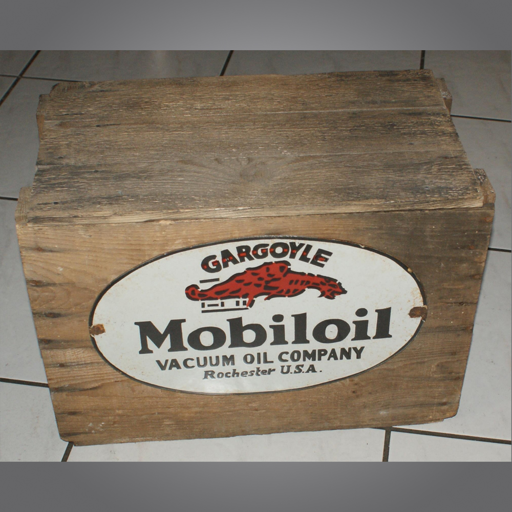 Petromobilia-Mobiloil-Gargoyle-Kiste