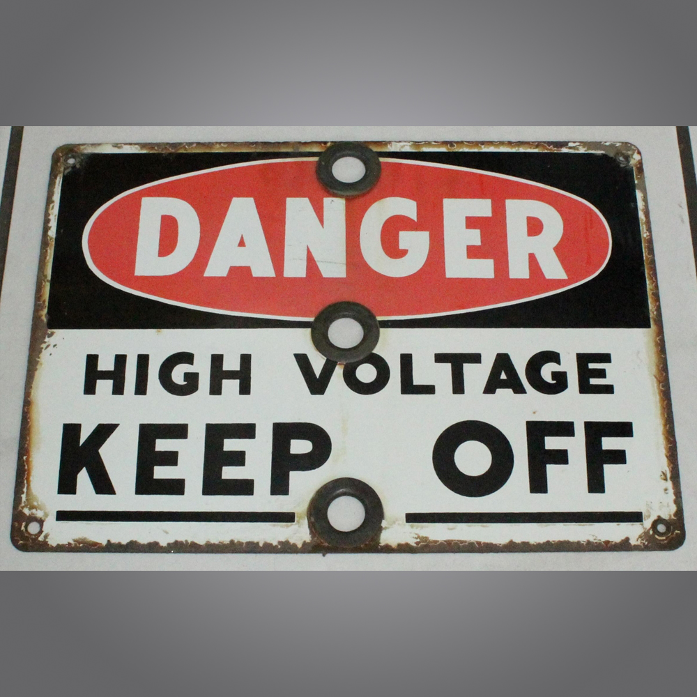 Danger-High-Voltage-Emailschild-Nr1-1
