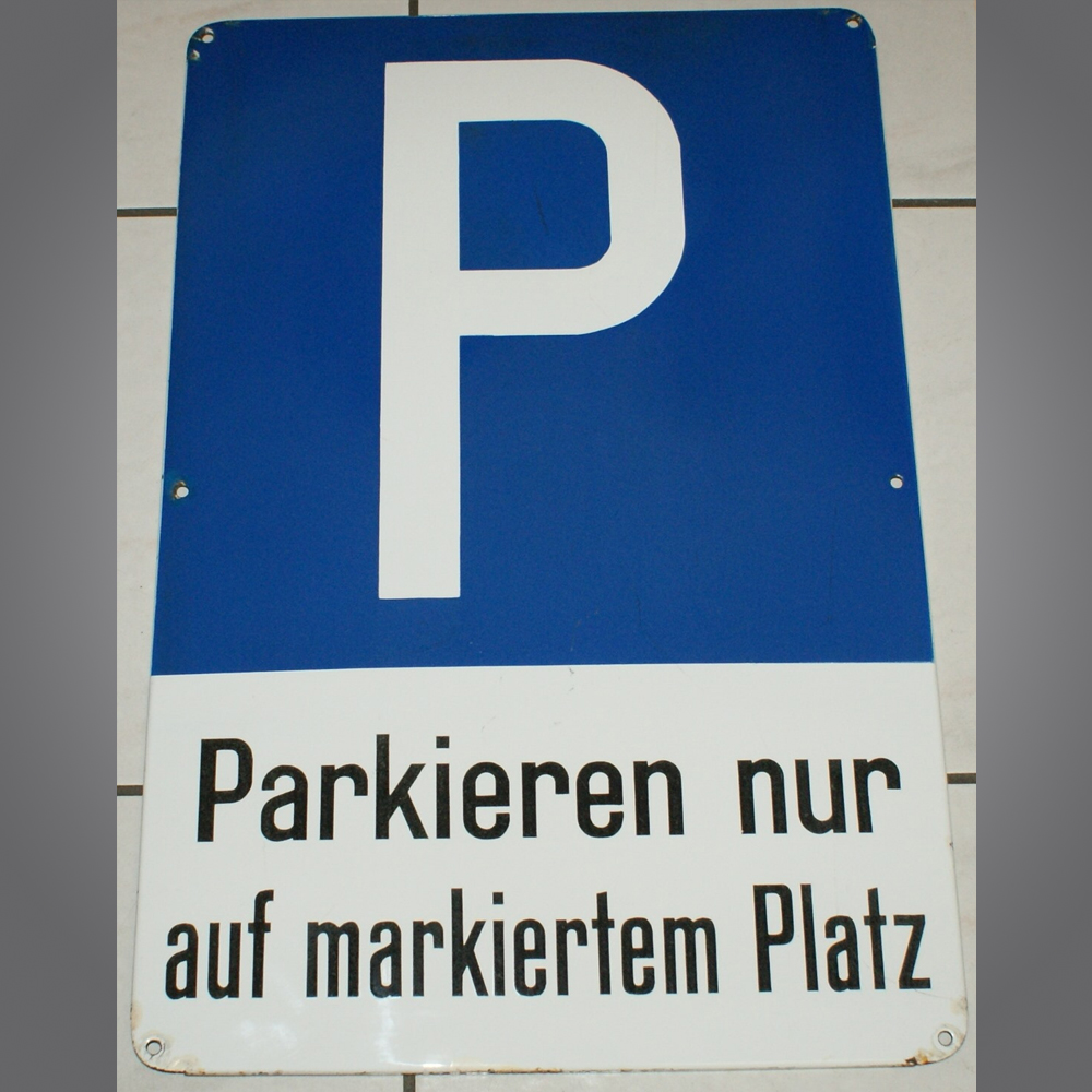 Parkschild-Markiertem-Platz-1