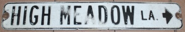 High Meadow La Streetsign
