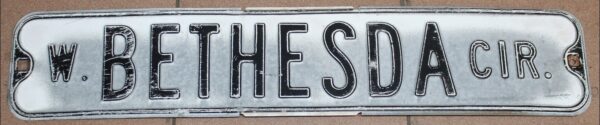 W Bethesda Cir Streetsign