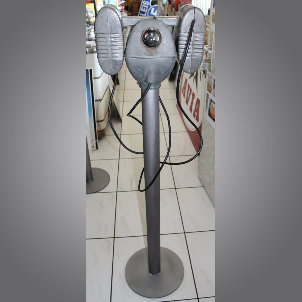 Drive-In-Movie-Theater-Speaker